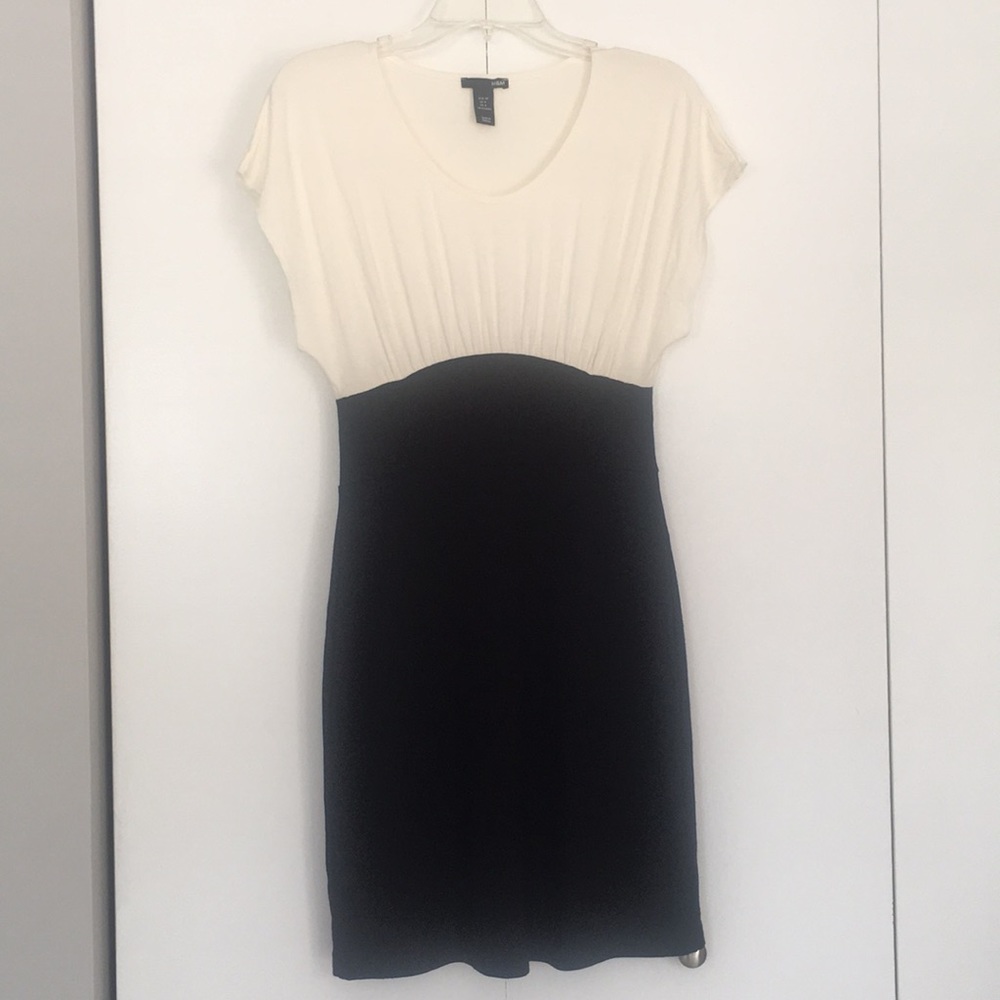 H&M form fitting soft black&white dress nwot so 4